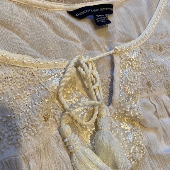 Cream/off white top with pretty details - Picture 2 of 5